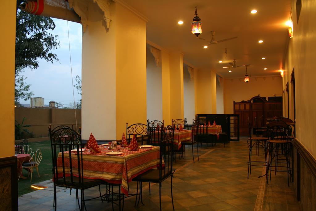 Hotel Pratap Palace Chittorgarh Exteriör bild